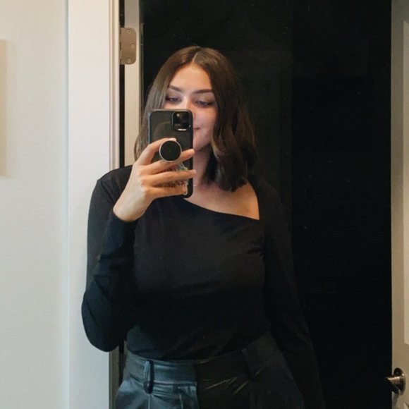 [H&M] Asymmetric Top - Picture 2 of 2